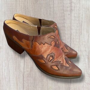 Dingo Western Two Toned Boho Festival Brown Tan Leather Slip On Mules 8M VGUC
